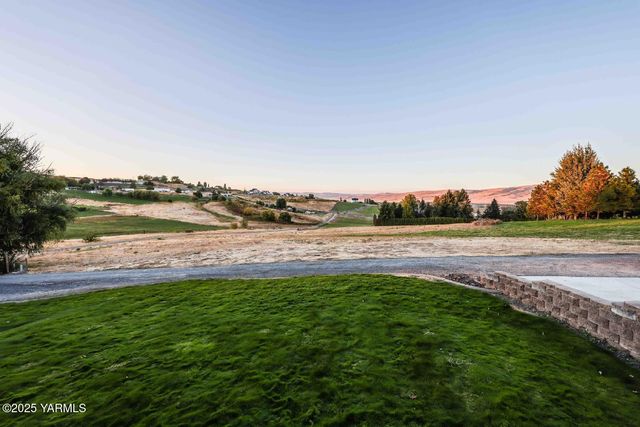 320 Westridge Rd, Selah, WA 98942