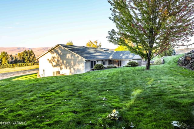 320 Westridge Rd, Selah, WA 98942