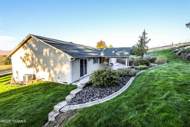 320 Westridge Rd, Selah, WA 98942