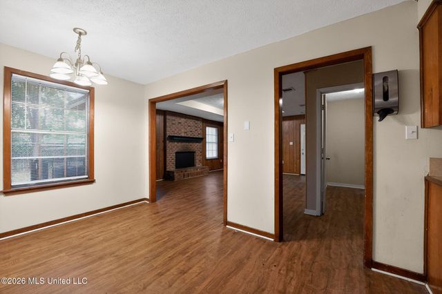 2137 Thousand Oaks Drive, Jackson, MS 39212