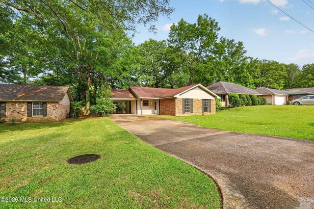 2137 Thousand Oaks Drive, Jackson, MS 39212