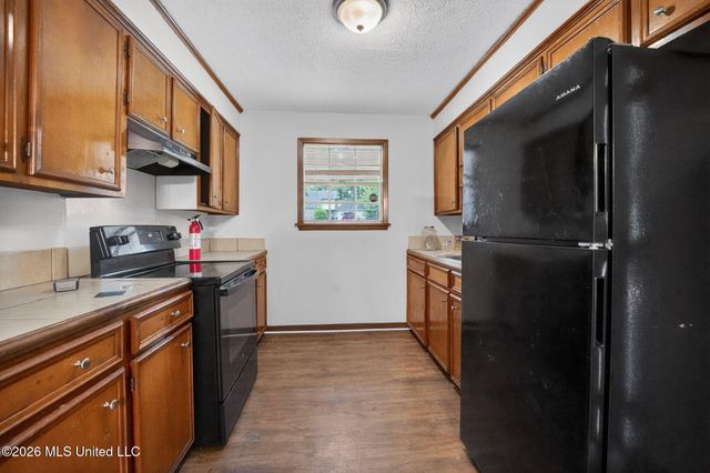2137 Thousand Oaks Drive, Jackson, MS 39212