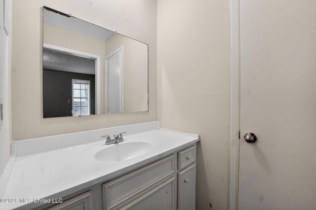 2137 Thousand Oaks Drive, Jackson, MS 39212