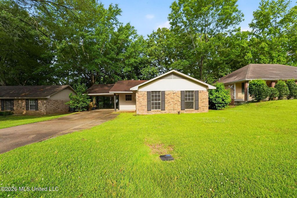2137 Thousand Oaks Drive, Jackson, MS 39212