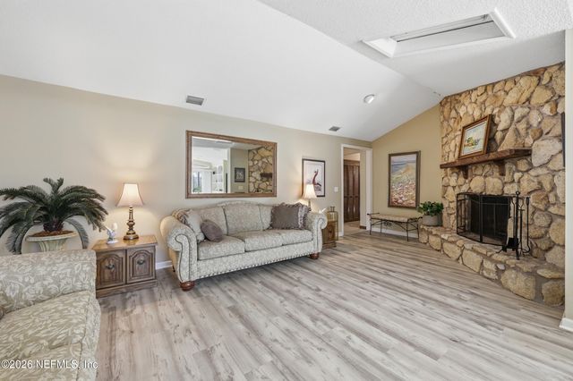 1361 BLACKHAWK Trail E, Jacksonville, FL 32225