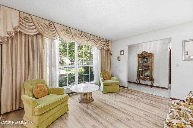 1361 BLACKHAWK Trail E, Jacksonville, FL 32225