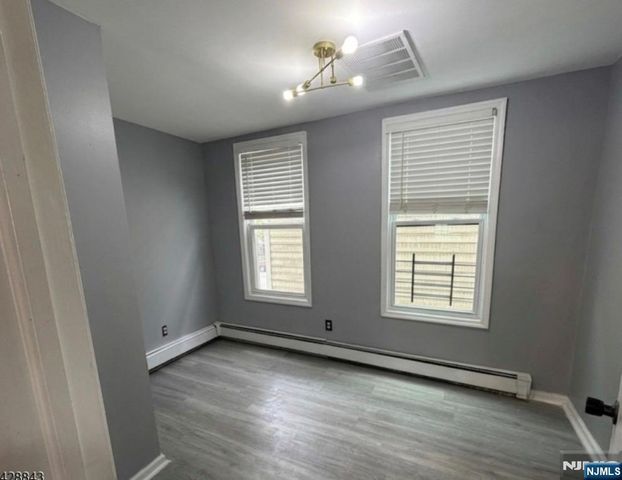 280 6th Street, Newark, NJ 07103