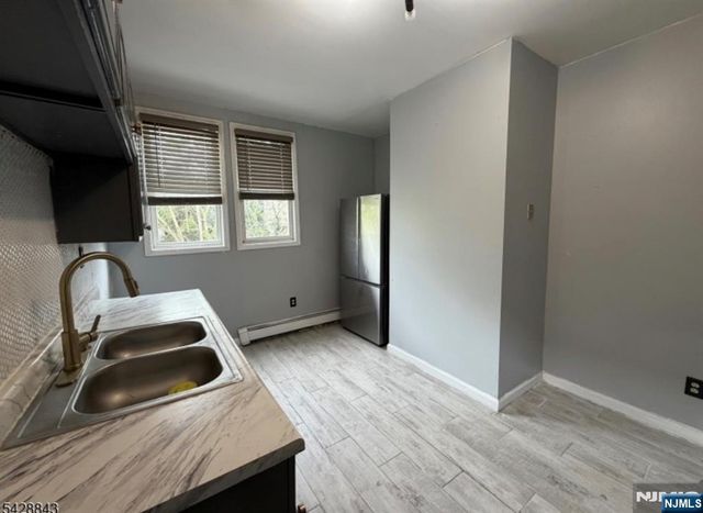 280 6th Street, Newark, NJ 07103