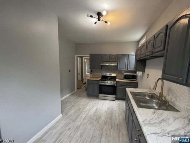 280 6th Street, Newark, NJ 07103