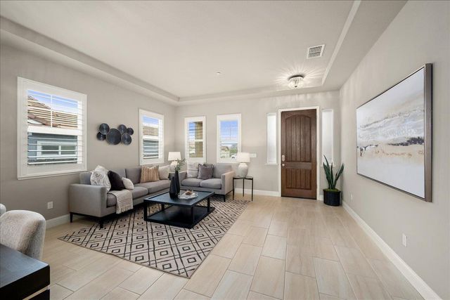 3145 Demartini Dr, Roseville, CA 95661