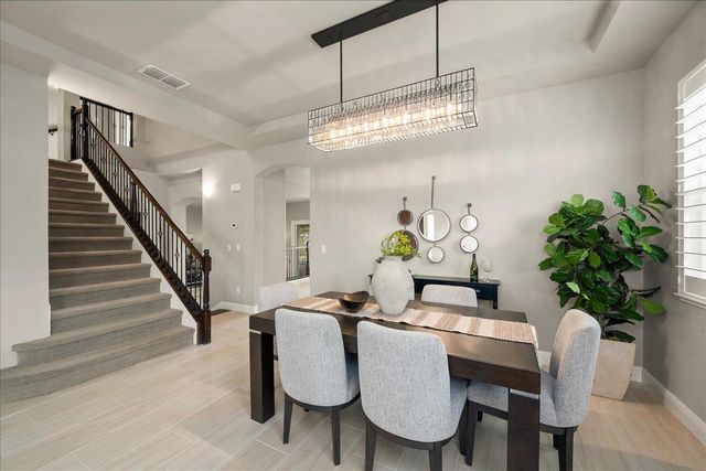 3145 Demartini Dr, Roseville, CA 95661