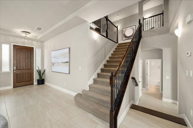 3145 Demartini Dr, Roseville, CA 95661