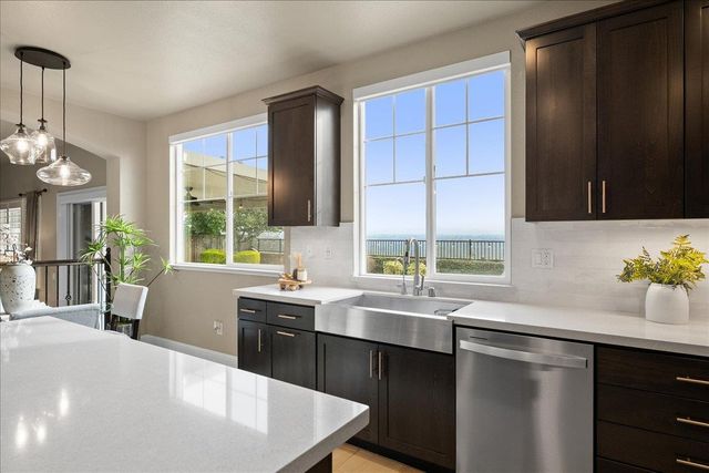 3145 Demartini Dr, Roseville, CA 95661