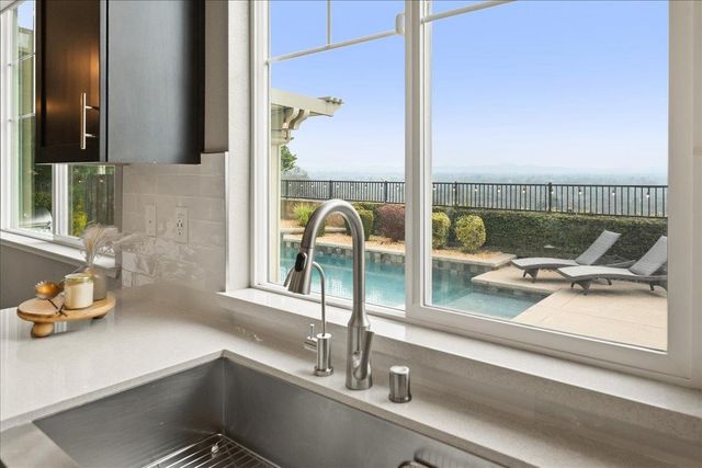 3145 Demartini Dr, Roseville, CA 95661