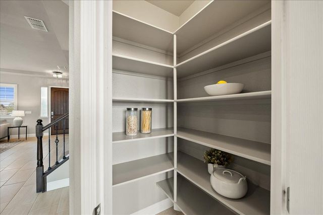 3145 Demartini Dr, Roseville, CA 95661