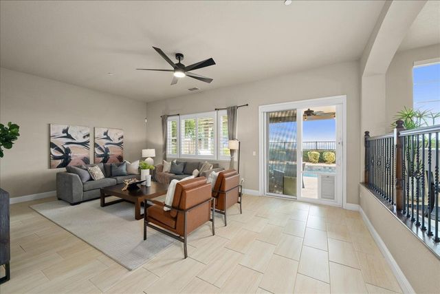 3145 Demartini Dr, Roseville, CA 95661