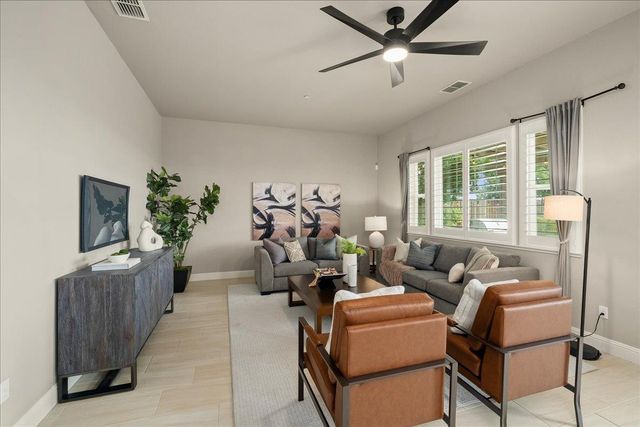 3145 Demartini Dr, Roseville, CA 95661