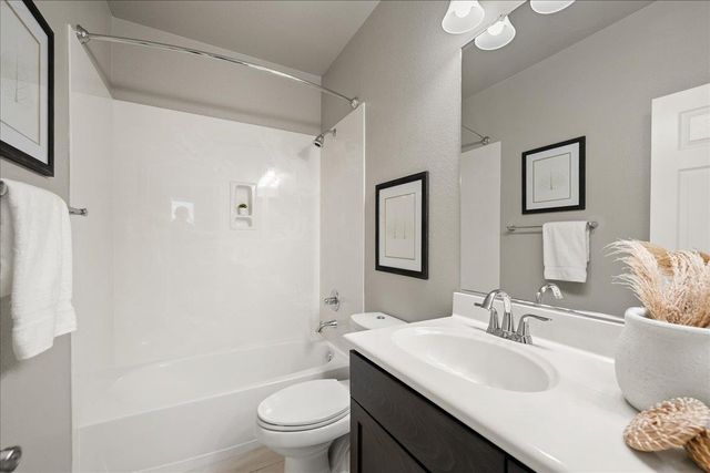 3145 Demartini Dr, Roseville, CA 95661