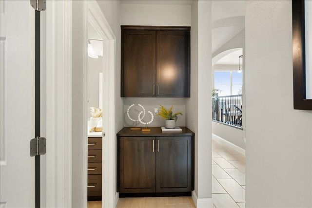 3145 Demartini Dr, Roseville, CA 95661