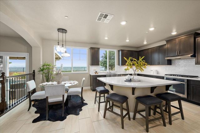 3145 Demartini Dr, Roseville, CA 95661