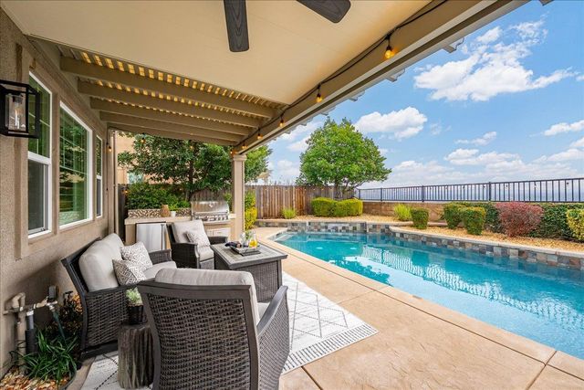 3145 Demartini Dr, Roseville, CA 95661