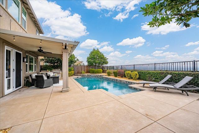 3145 Demartini Dr, Roseville, CA 95661