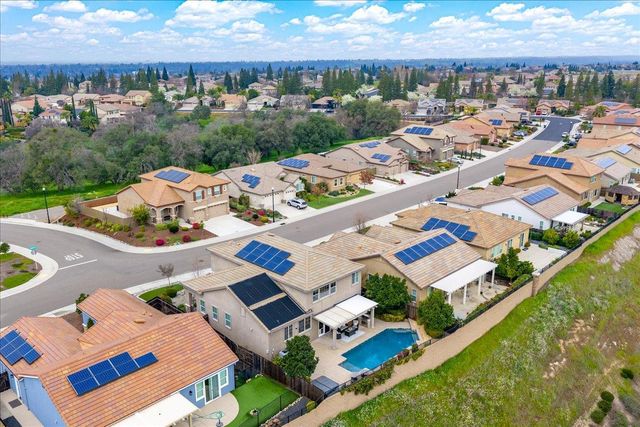 3145 Demartini Dr, Roseville, CA 95661