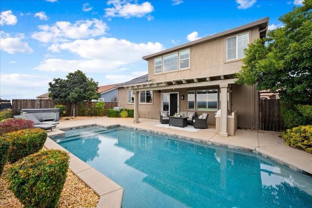 3145 Demartini Dr, Roseville, CA 95661