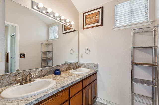 4129 W Regency Avenue, Fresno, CA 93722