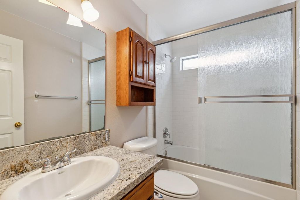 Image 17 of property listing at 4129 W Regency Avenue, Fresno, CA 93722