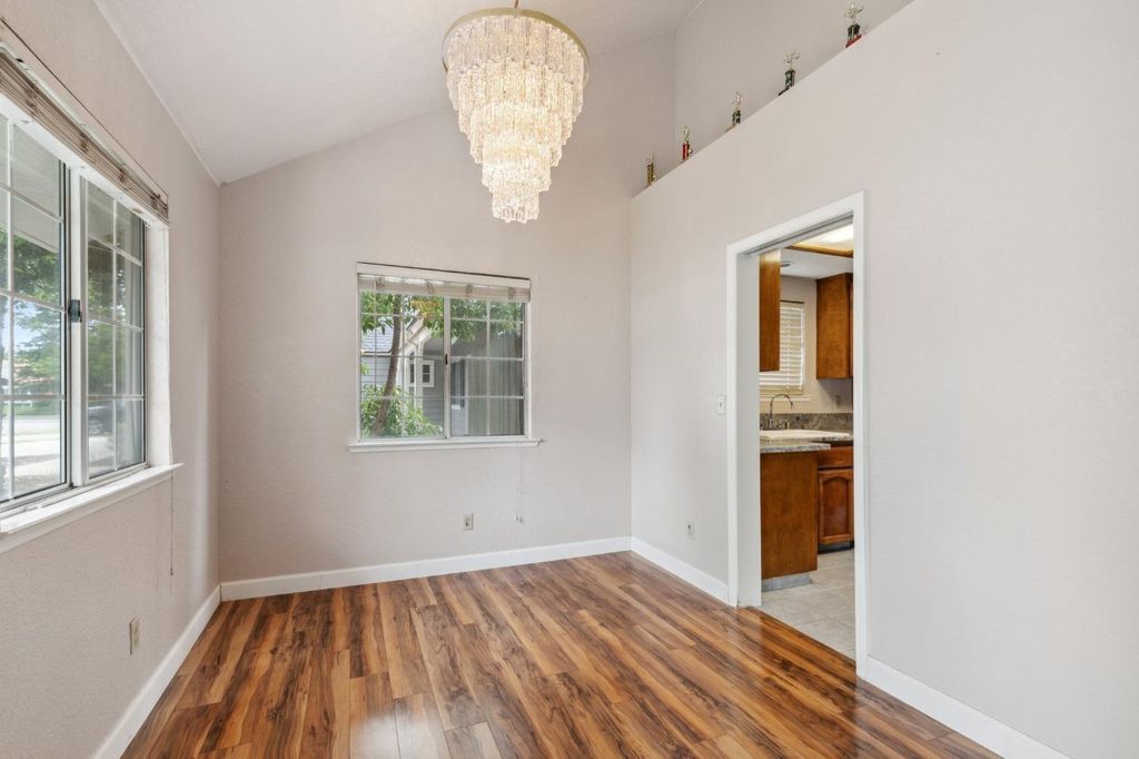 Image 7 of property listing at 4129 W Regency Avenue, Fresno, CA 93722