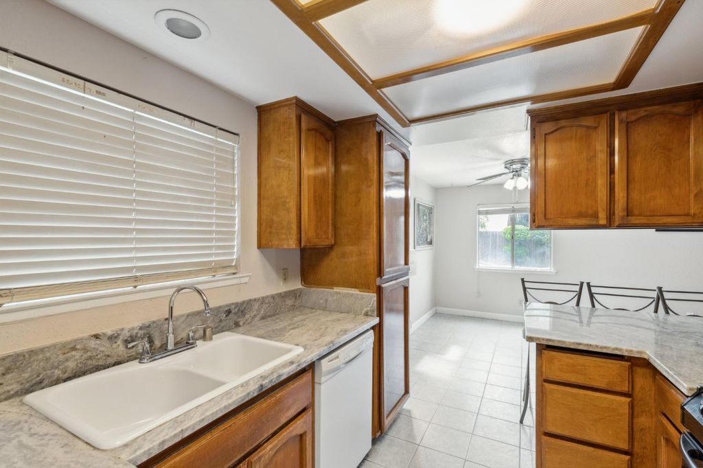 Image 9 of property listing at 4129 W Regency Avenue, Fresno, CA 93722