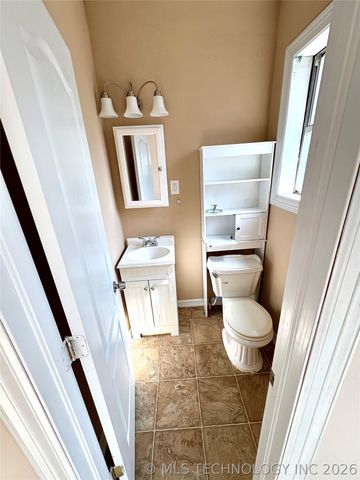 1012 D NW, Ardmore, OK 73401