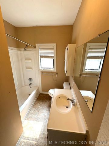 1012 D NW, Ardmore, OK 73401