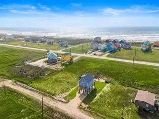4822 Palm Street, Surfside Beach, TX 77541
