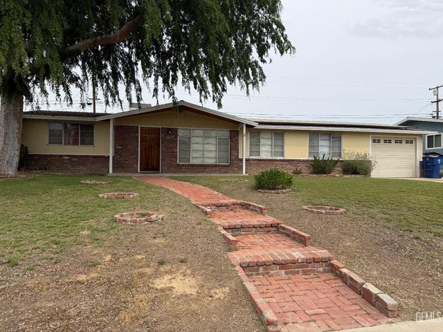 2718 Blade Avenue, Bakersfield, CA 93306