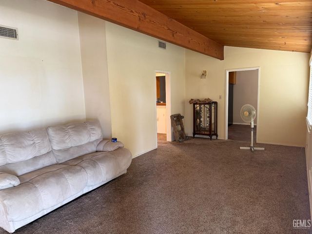 2718 Blade Avenue, Bakersfield, CA 93306