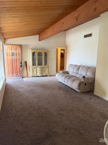 2718 Blade Avenue, Bakersfield, CA 93306