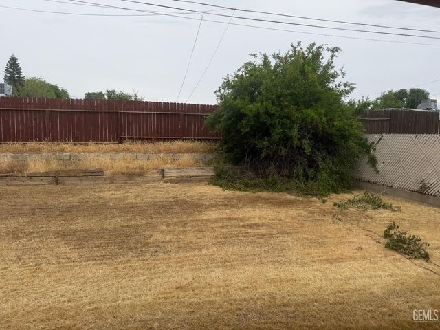 2718 Blade Avenue, Bakersfield, CA 93306