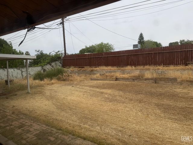 2718 Blade Avenue, Bakersfield, CA 93306