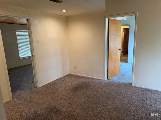 2718 Blade Avenue, Bakersfield, CA 93306