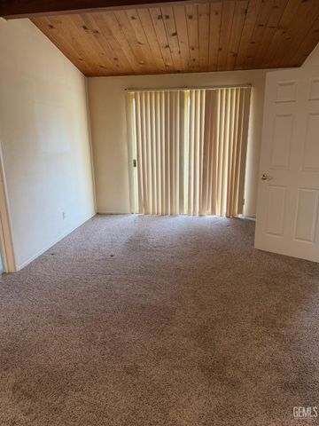 2718 Blade Avenue, Bakersfield, CA 93306