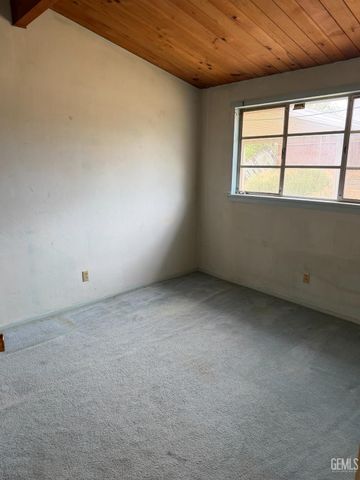 2718 Blade Avenue, Bakersfield, CA 93306