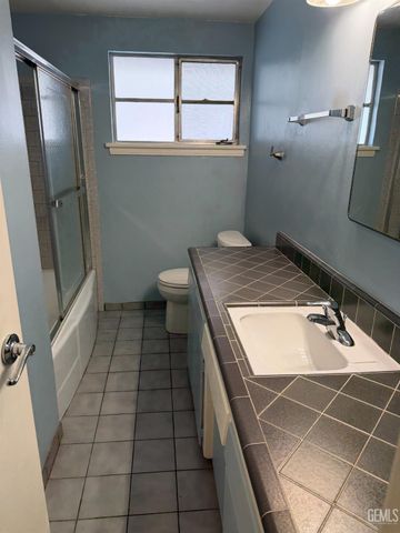 2718 Blade Avenue, Bakersfield, CA 93306