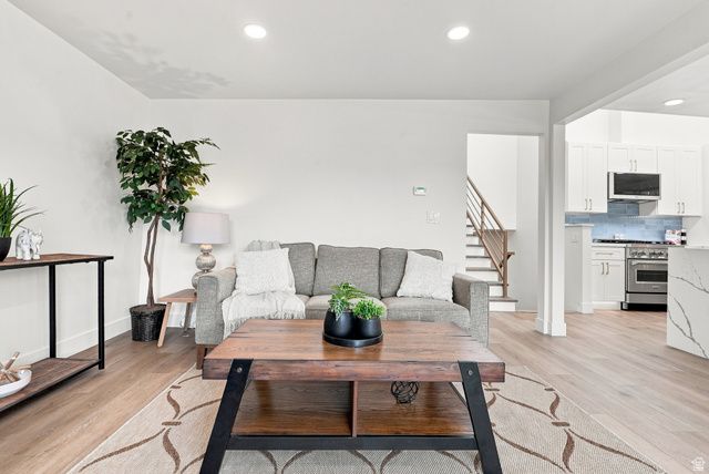 845 E LARKSPUR DR, Sandy, UT 84094