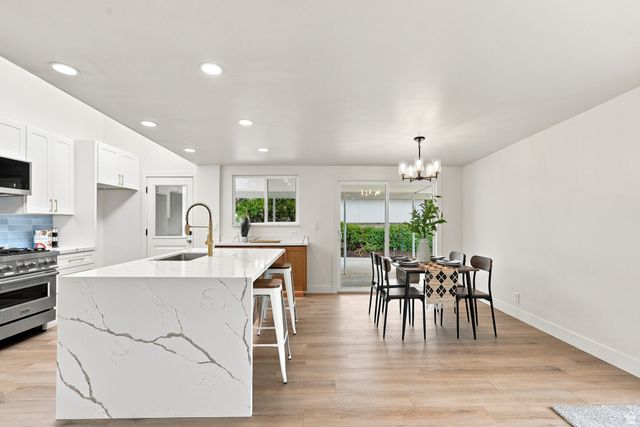 845 E LARKSPUR DR, Sandy, UT 84094