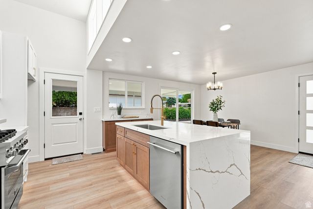 845 E LARKSPUR DR, Sandy, UT 84094