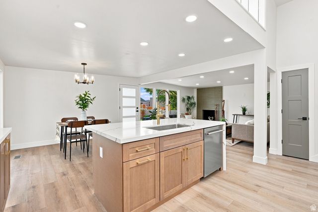 845 E LARKSPUR DR, Sandy, UT 84094