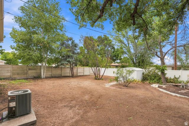 845 E LARKSPUR DR, Sandy, UT 84094