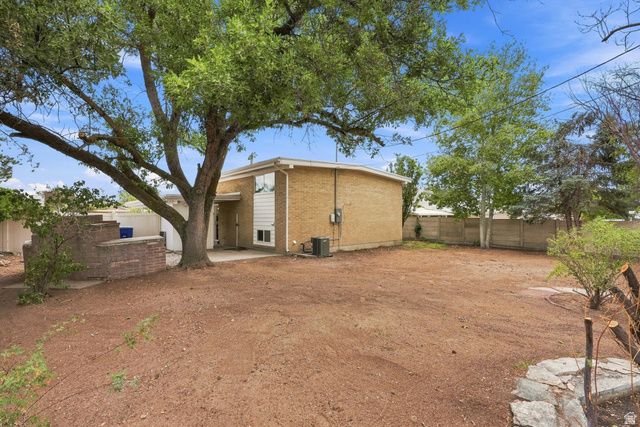 845 E LARKSPUR DR, Sandy, UT 84094